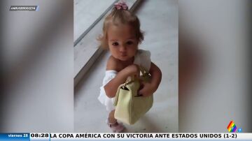 La reacción viral de la hija de Alice Campello y Álvaro Morata cuando le intentan quitar su bolso de lujo
