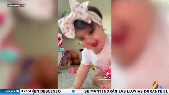 Así saluda a cámara un bebé cada vez que ve un móvil grabando: Es la influencer 'más pequeña' de TikTok Así saluda a cámara un bebé cada vez que ve un móvil grabando: Es la influencer 'más pequeña' de TikTok