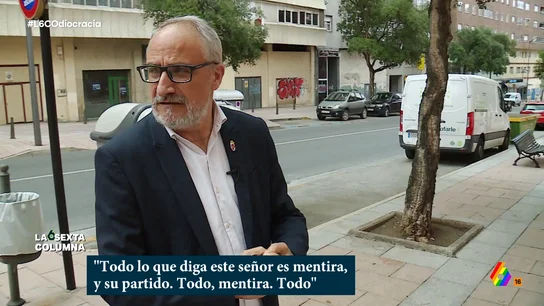 El exalcalde de Ponferrada sufre el odio de una señora mientras recuerda su agresión Olegario Ramón, exalcalde de Ponferrada por el PSOE, relata en este vídeo de laSexta Columna cómo fue la agresión que sufrió por parte de un vecino, así como las intimidaciones de personas ligadas a la ultraderecha frente a la sede de su partido.