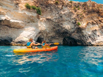 Rutas en kayak en la isla de Gozo (Malta)
