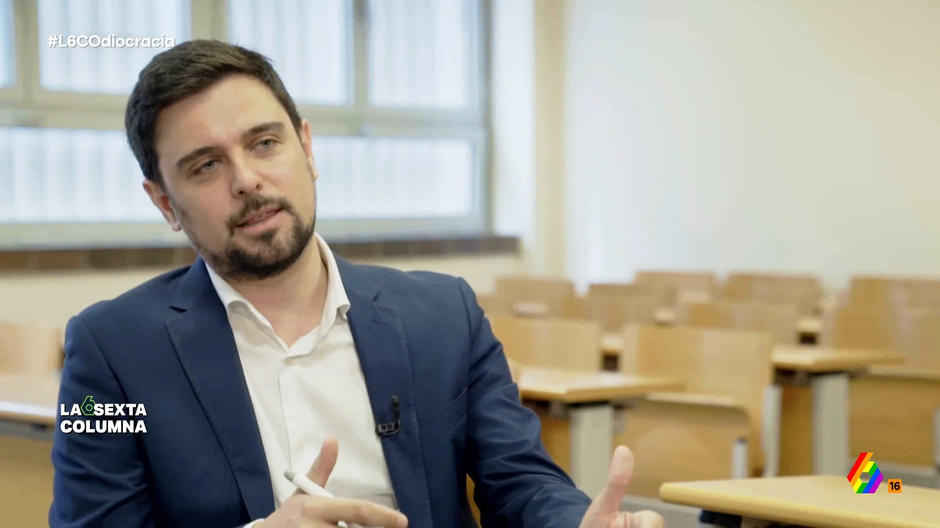 "Cuando legislamos tratando de proteger o amordazar a determinada prensa pensamos en qué se gana, pero no en qué se pierde", afirma en este vídeo Diego Garrocho, profesor de Filosofía moral en la Universidad Autónoma de Madrid.