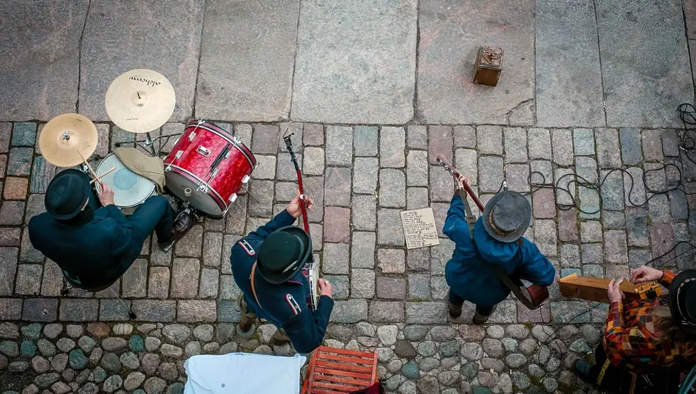 Músicos callejeros en Helsinki