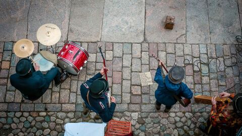 Músicos callejeros en Helsinki