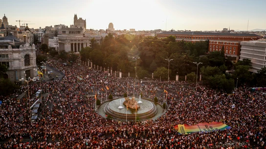 Imagen aérea de la rotonda de Cibeles durante la manifestación del Orgullo LGTBIQ+ de Madrid de 2019. Imagen aérea de la rotonda de Cibeles durante la manifestación del Orgullo LGTBIQ+ de Madrid de 2019.