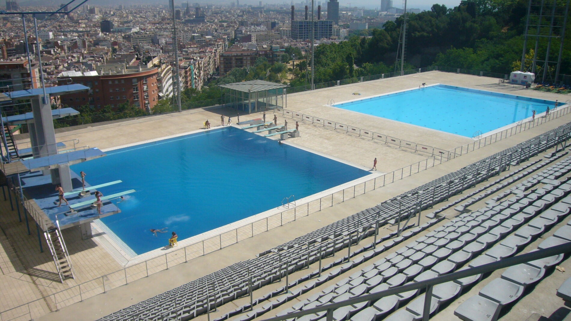 Descubre la piscina municipal con mejores vistas de Barcelona