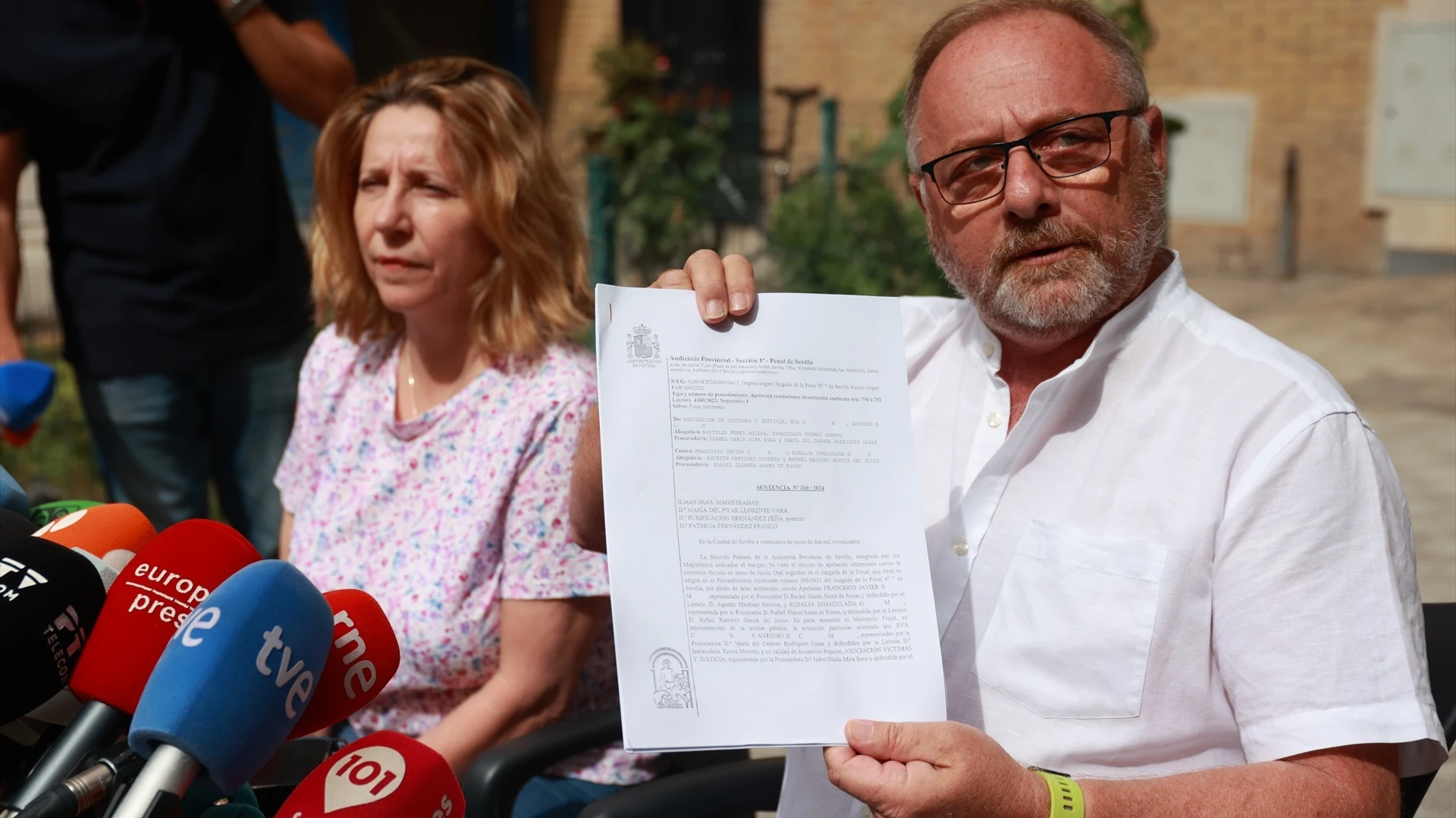 Eva Casanueva y Antonio del Castillo, padres de Marta del Castillo, durante la rueda de prensa