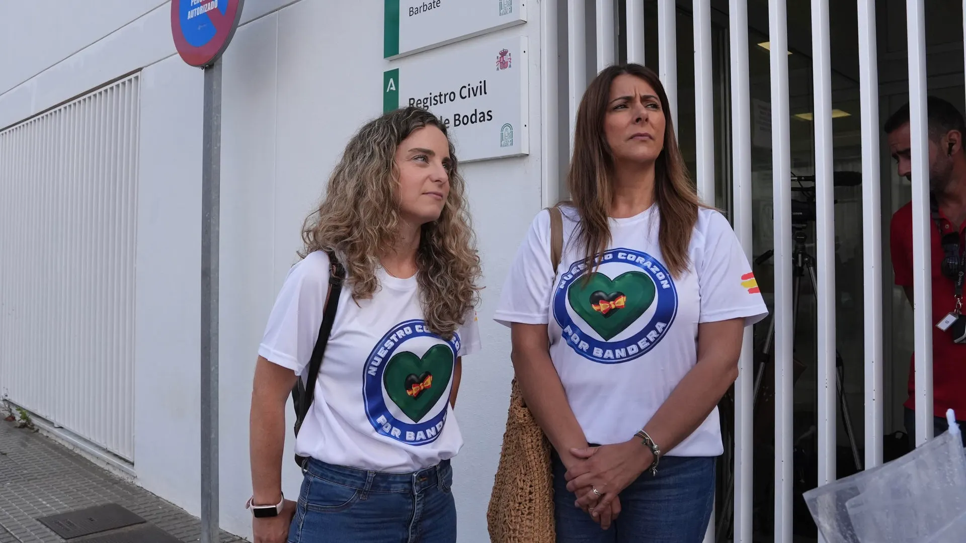 Esposas de los guardias civiles que sobrevivieron a la embestida de una narcolancha en el puerto de Barbate (Cádiz)