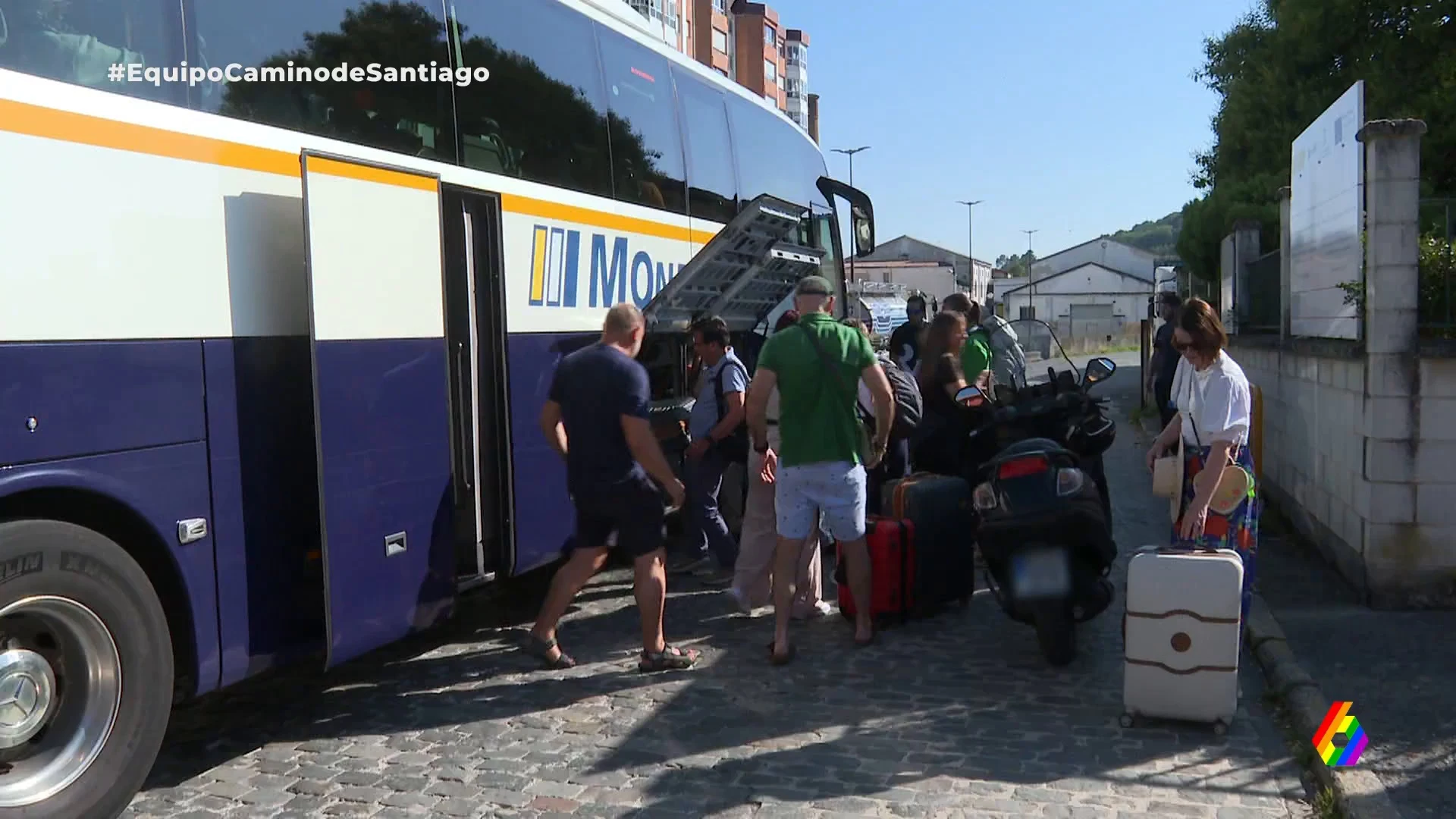 Turistas llegando a Sarria