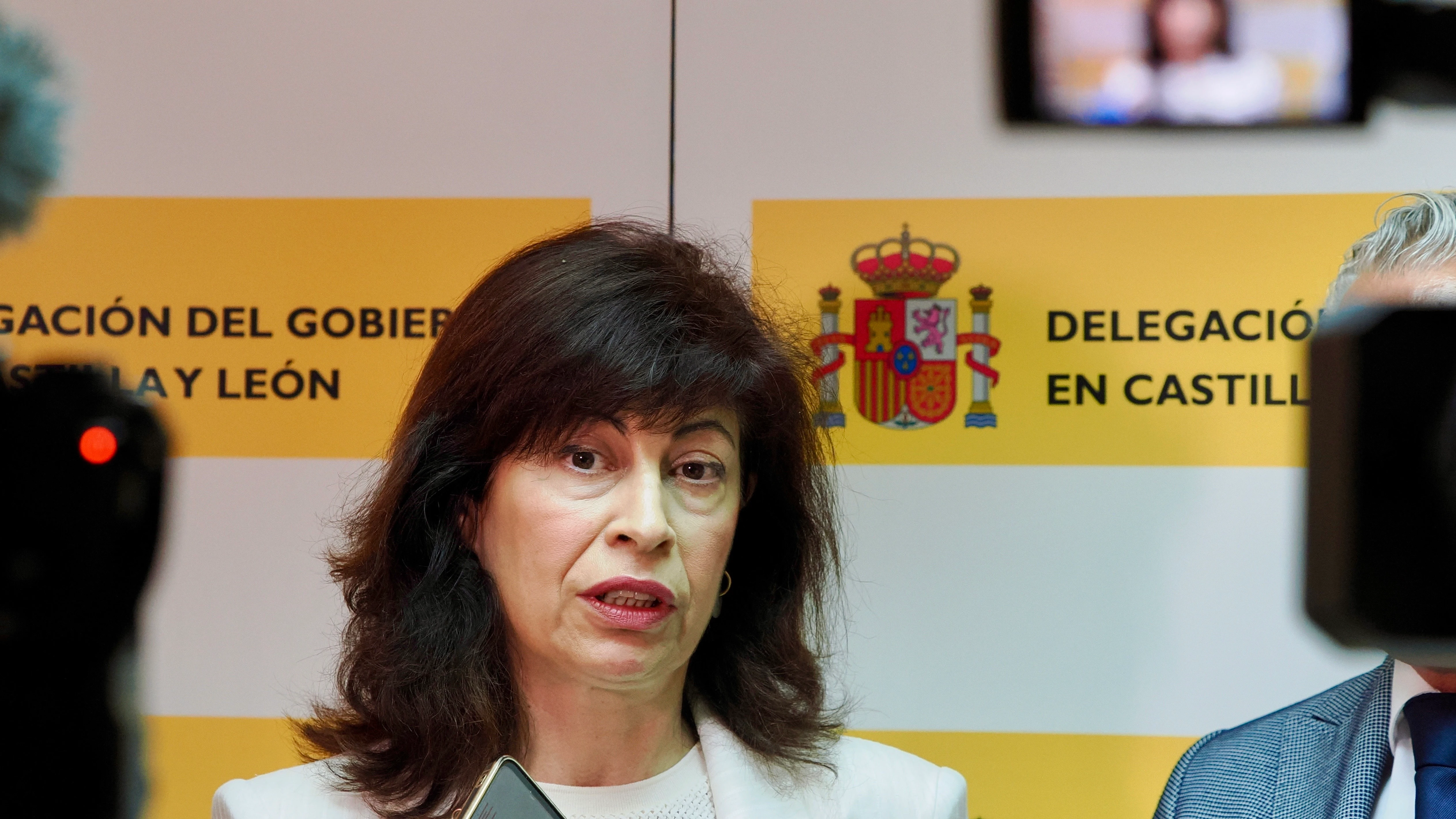 La ministra de Igualdad, Ana Redondo, atiende a los medios de comunicación