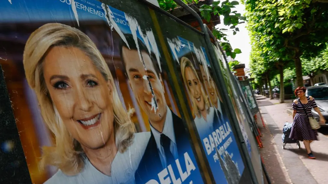 Imagen de un cartel electoral de Marine le Pen y Jordan Bardella