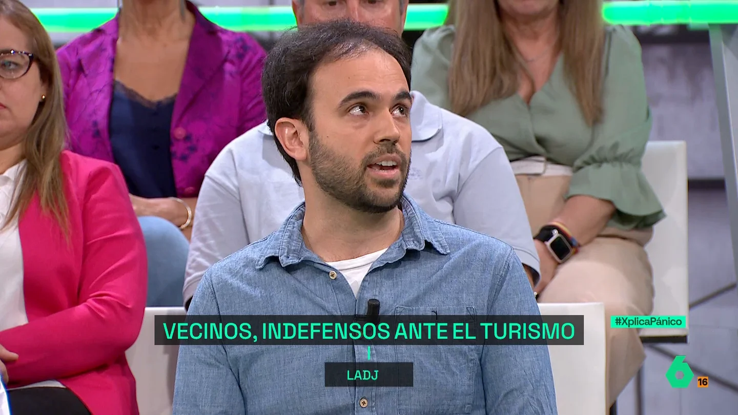 La queja de un madrileño que vive entre turistas: "Afectan a los vecinos y al tejido de la sociedad" La queja de un madrileño que vive entre turistas: "Afectan a los vecinos y al tejido de la sociedad"