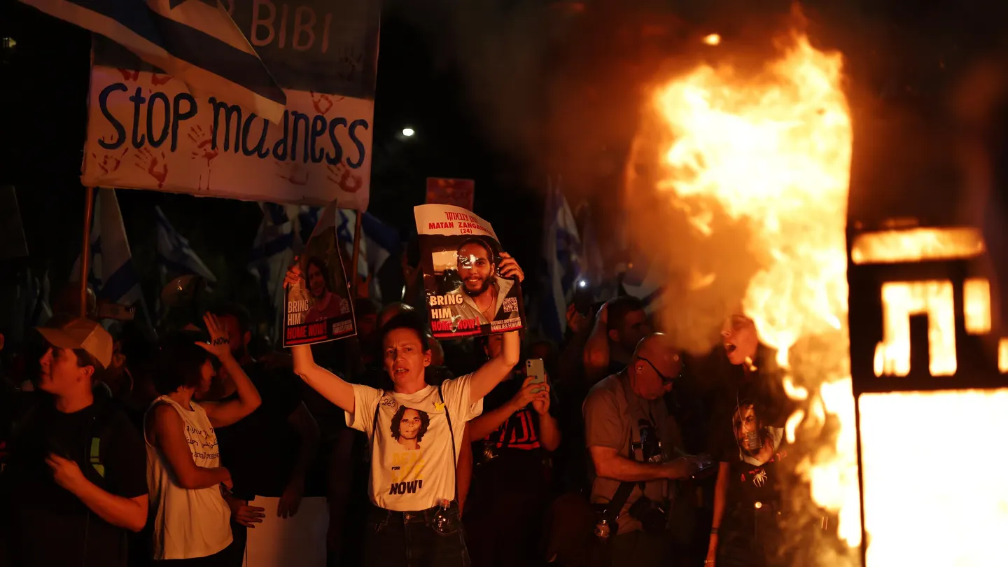 Decenas de miles de israelíes vuelven a protestar un sábado más contra Netanyahu Decenas de miles de israelíes vuelven a protestar un sábado más contra Netanyahu