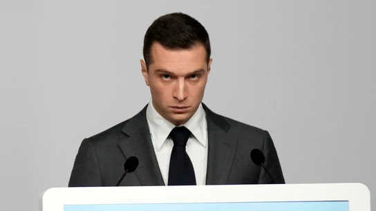 Jordan Bardella, candidato de la formación de ultraderecha de Le Pen, durante una comparecencia Jordan Bardella, candidato de la formación de ultraderecha de Le Pen, durante una comparecencia