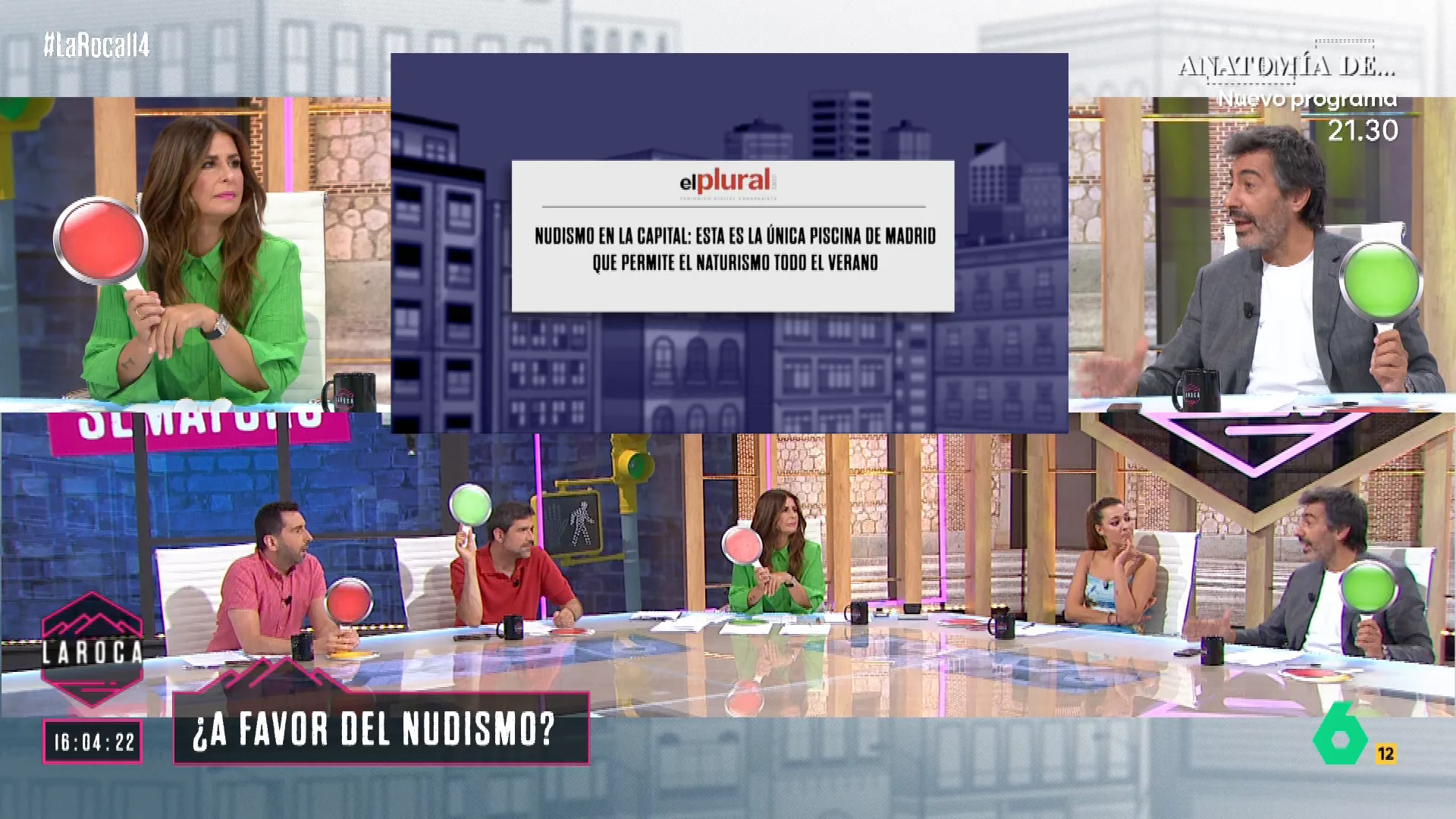 Juan del Val defiende su posición sobre el nudismo en las piscinas públicas