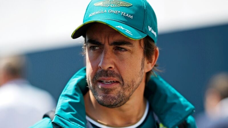 Fernando Alonso, en el 'paddock'