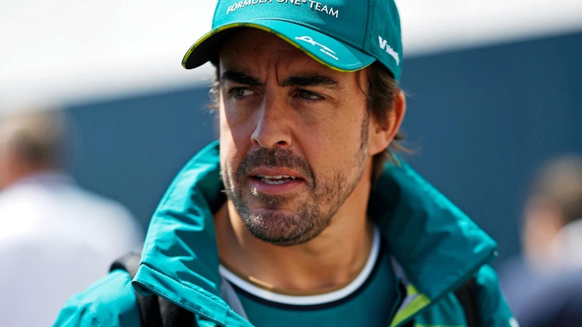 Fernando Alonso, en el 'paddock'