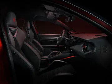 No tiene trébol y es eléctrico, pero con 280 CV promete ser el coche que salve a esta mítica marca italiana No tiene trébol y es eléctrico, pero con 280 CV promete ser el coche que salve a esta mítica marca italiana