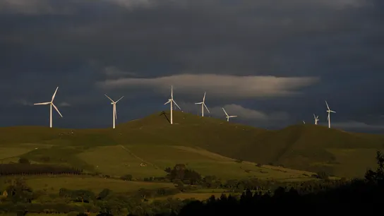 En la imagen, varios molinos de viento en los montes situados entre los concejos de Muras y Ourol, en Lugo. En la imagen, varios molinos de viento en los montes situados entre los concejos de Muras y Ourol, en Lugo.