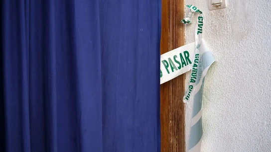 Imagen de la vivienda en la que se encontraron los cuerpos sin vida de una mujer y sus dos hijos. Imagen de la vivienda en la que se encontraron los cuerpos sin vida de una mujer y sus dos hijos.