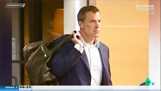 Pillan a Ben Affleck recogiendo todas sus pertenencias de su casa en común con Jennifer López Pillan a Ben Affleck recogiendo todas sus pertenencias de su casa en común con Jennifer López