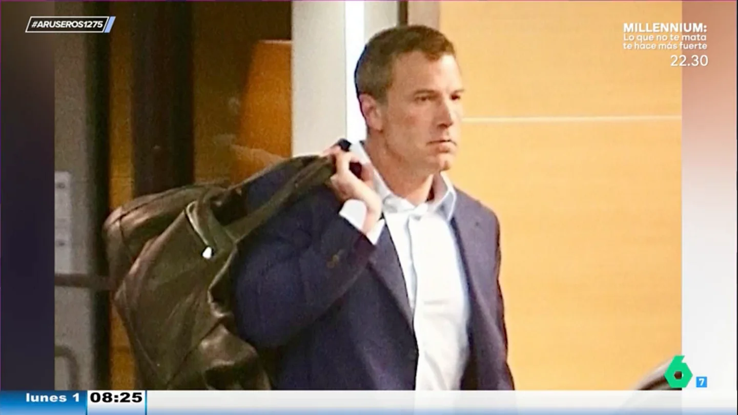 Pillan a Ben Affleck recogiendo todas sus pertenencias de su casa en común con Jennifer López Pillan a Ben Affleck recogiendo todas sus pertenencias de su casa en común con Jennifer López