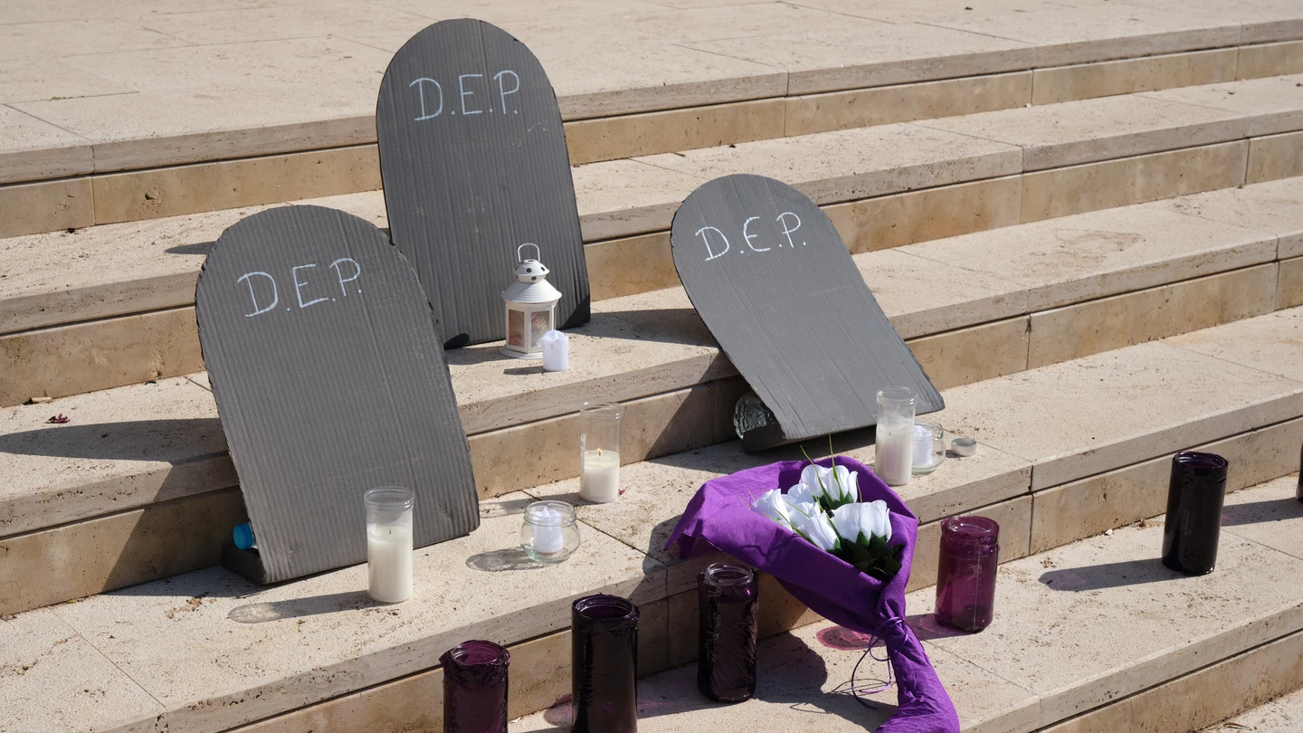 Un homenaje a las víctimas en el Ayuntamiento de Las Pedroñeras, a 30 de junio de 2024, en Las Pedroñeras, Cuenca, Castilla-La Mancha (España). Un homenaje a las víctimas en el Ayuntamiento de Las Pedroñeras, a 30 de junio de 2024, en Las Pedroñeras, Cuenca, Castilla-La Mancha (España).