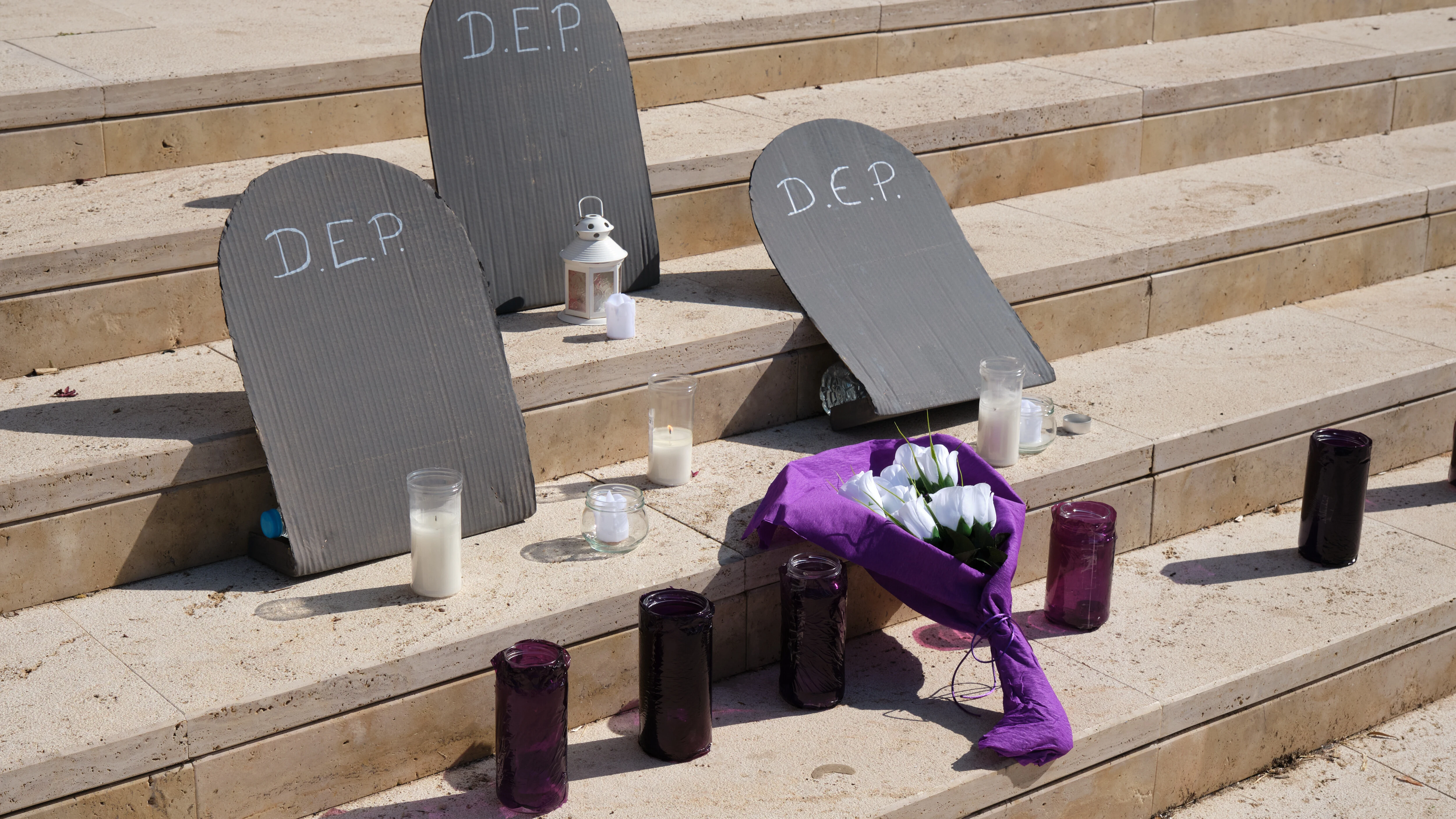 Un homenaje a las víctimas en el Ayuntamiento de Las Pedroñeras, a 30 de junio de 2024, en Las Pedroñeras, Cuenca, Castilla-La Mancha (España).