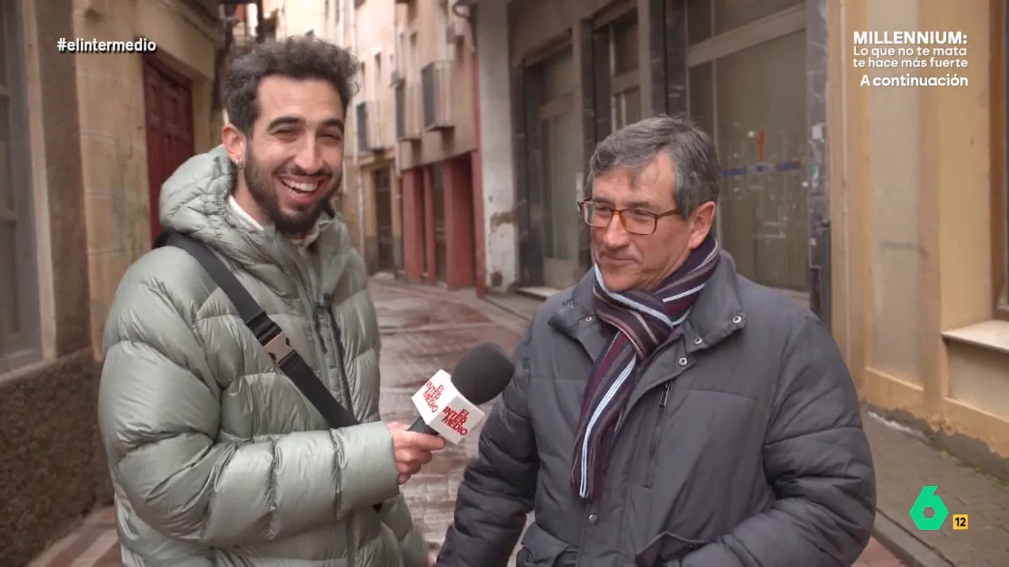 Isma Juárez sufre las críticas de un vecino de Molina en su reportaje: "¿No tenéis otra cosa que hacer?" Isma Juárez sufre las críticas de un vecino de Molina en su reportaje: "¿No tenéis otra cosa que hacer?"
