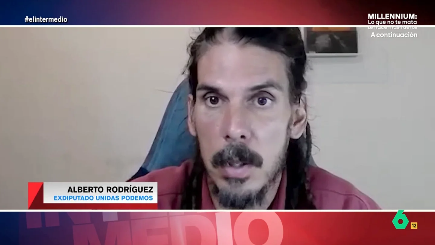 Alberto Rodríguez desvela qué hizo después de ser inhabilitado como diputado: "Volví a trabajar en la fábrica y ahí sigo" El concejal de Drago Canarias exponía a Andrea Ropero qué consecuencias tuvo para él ser inhabilitado como Diputado del Congreso.