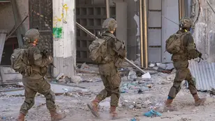 Unos soldados israelíes participan en una de las operaciones de las fuerzas armadas de Israel en las áreas de Shejaiya, Rafah y Gaza central. 