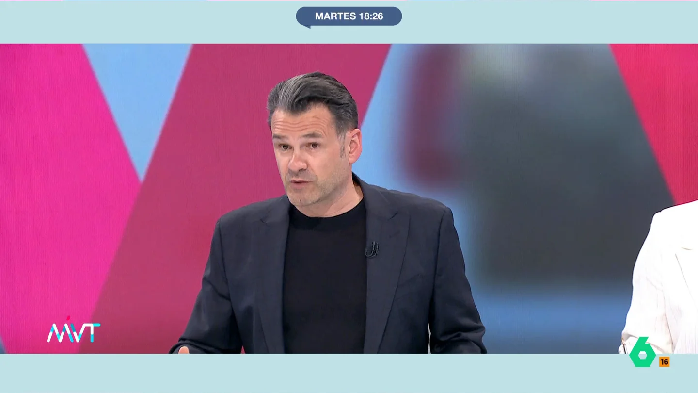 El mensaje de Iñaki López a la dirección de Más Vale Tarde Iñaki López da una divertida bienvenida al inspector de policía José María Benito, que comparte nombre con otro invitado de hoy en el programa, José María Palenzuela. Una curiosidad que el presentador de Más Vale Tarde 'agradece' en este vídeo.