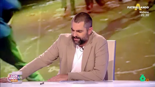 Dani Mateo y Víctor Elías interpretan una versión melódica de 'A toda mecha': "Está preciosa" El artista visita Zapeando el día que se cumplen 19 años del primer concierto de Santa Justa Klan. Dani Mateo aprovecha para proponer un reto a Víctor: tocar 'A toda mecha' con un piano eléctrico.