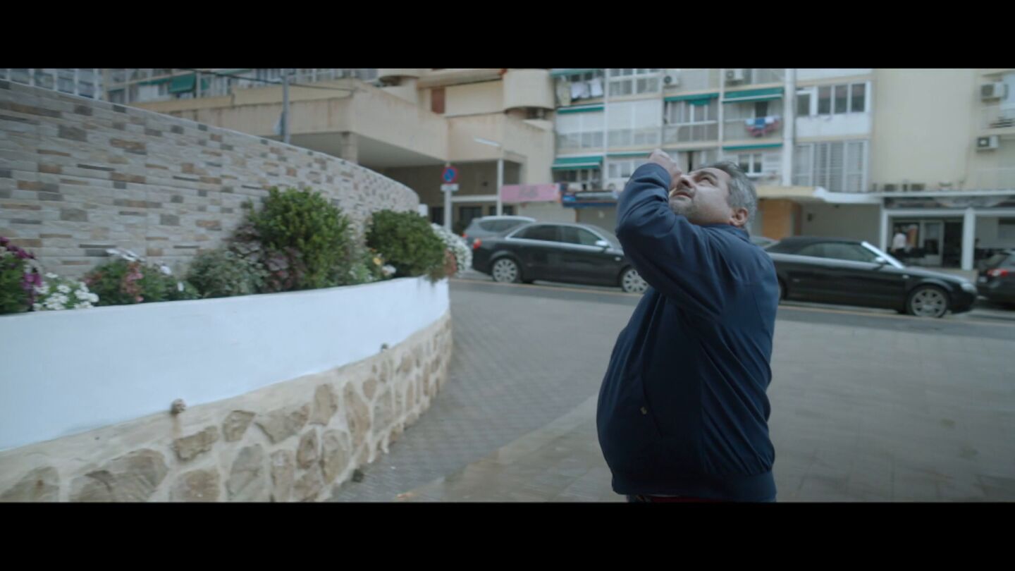 A gritos, con gran tensi&oacute;n y lanzando huevos: as&iacute; reciben a Jalis de la Serna en el Playmon F de Benidorm
