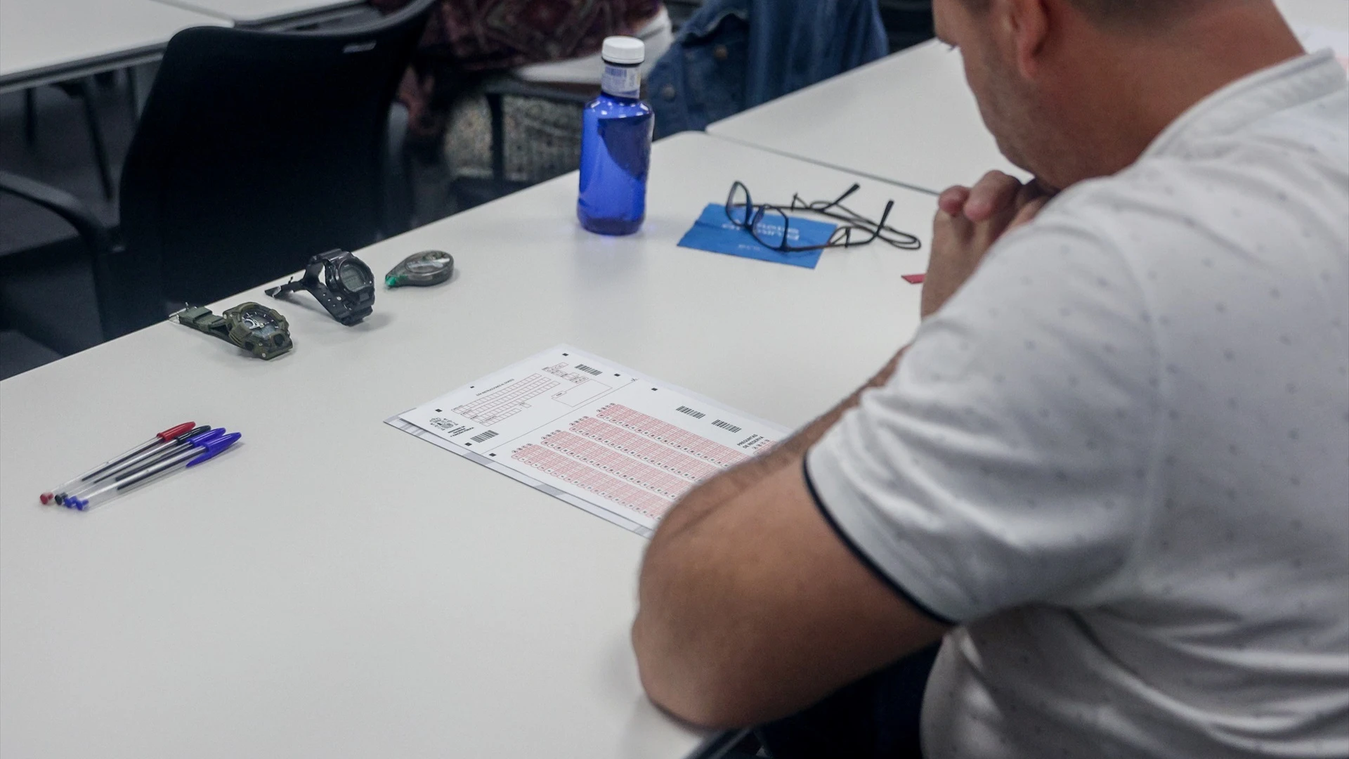 Examen de oposiciones para diferentes cuerpos de la Administración General del Estado (AGE), en el Instituto Nacional de Administración Pública, en Madrid.