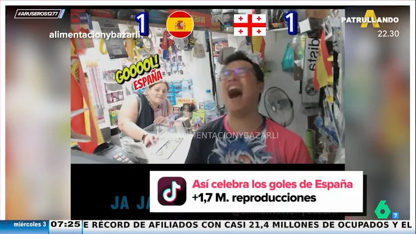 Así celebra el joven Andy Li, 'Florenchino', los goles de España en la Eurocopa mientras trabaja