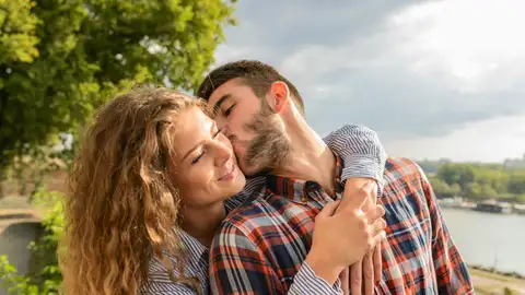 Una pareja de enamorados Una pareja de enamorados