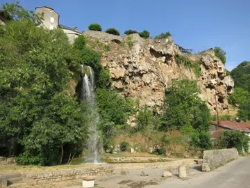 Cascada de Salles-la-Source, Francia Cascada de Salles-la-Source, Francia