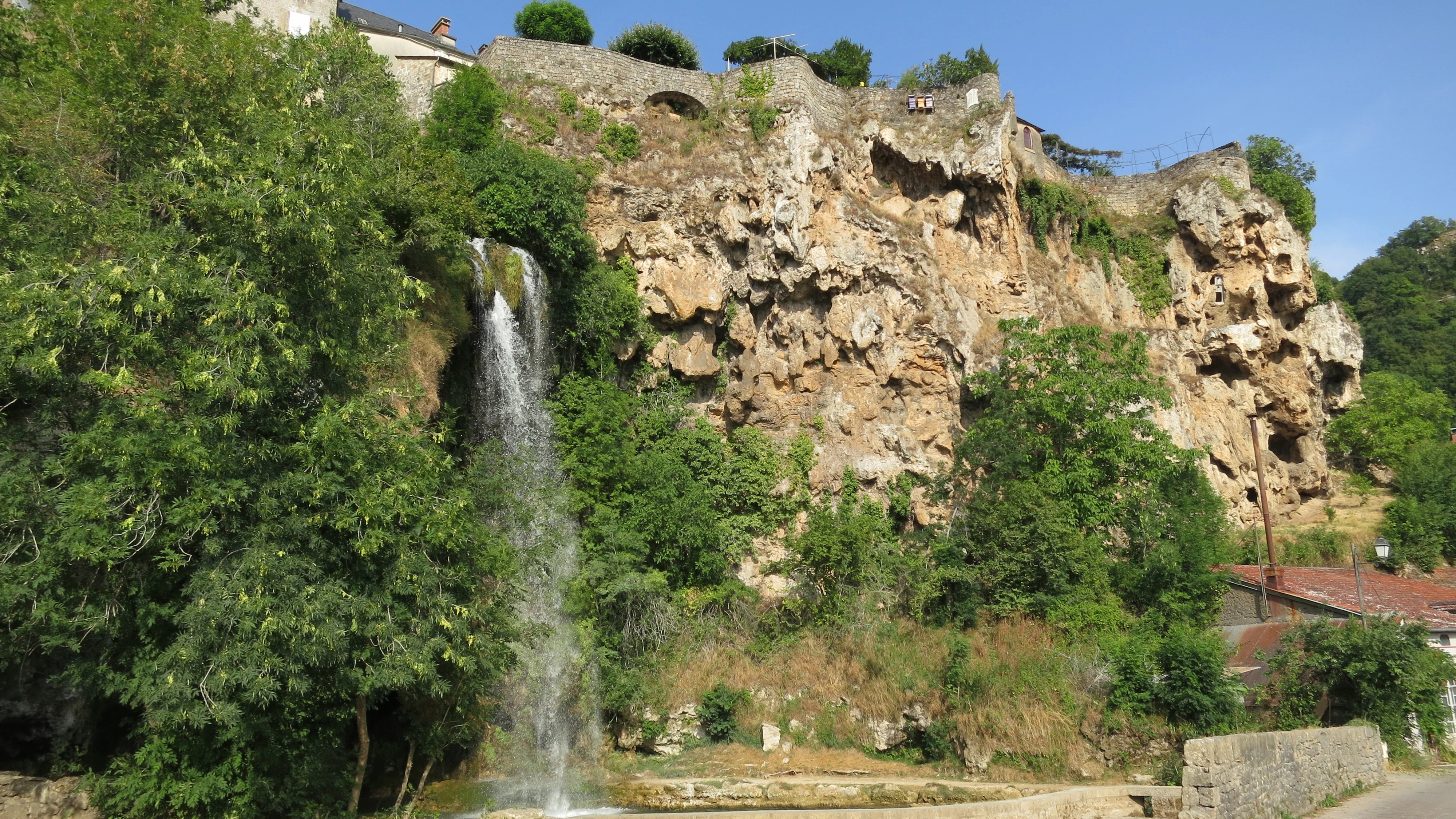 Cascada de Salles-la-Source, Francia Cascada de Salles-la-Source, Francia