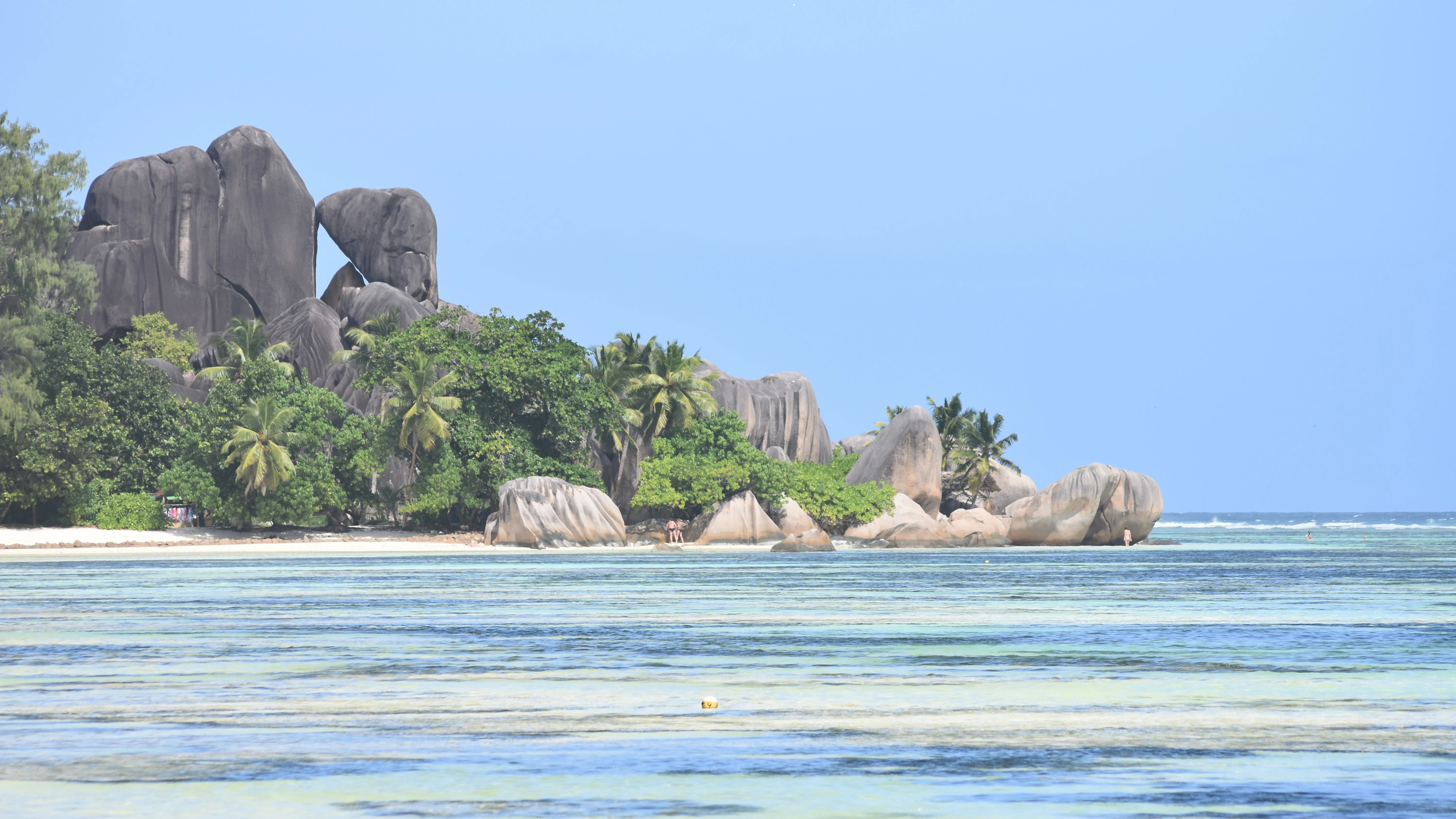 Espectacular vista de una playa en las Seychelles. Espectacular vista de una playa en las Seychelles.