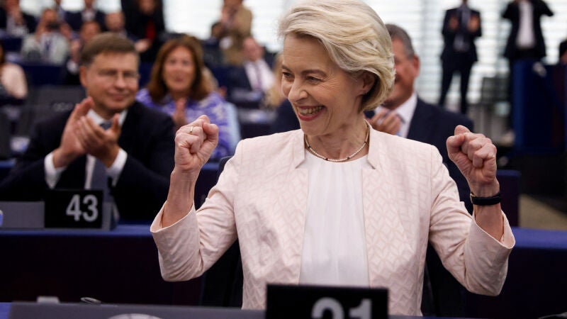 Ursula von der Leyen celebra su reelección como presidenta de la Comisión Europea para un segundo mandato, este 18 de julio.