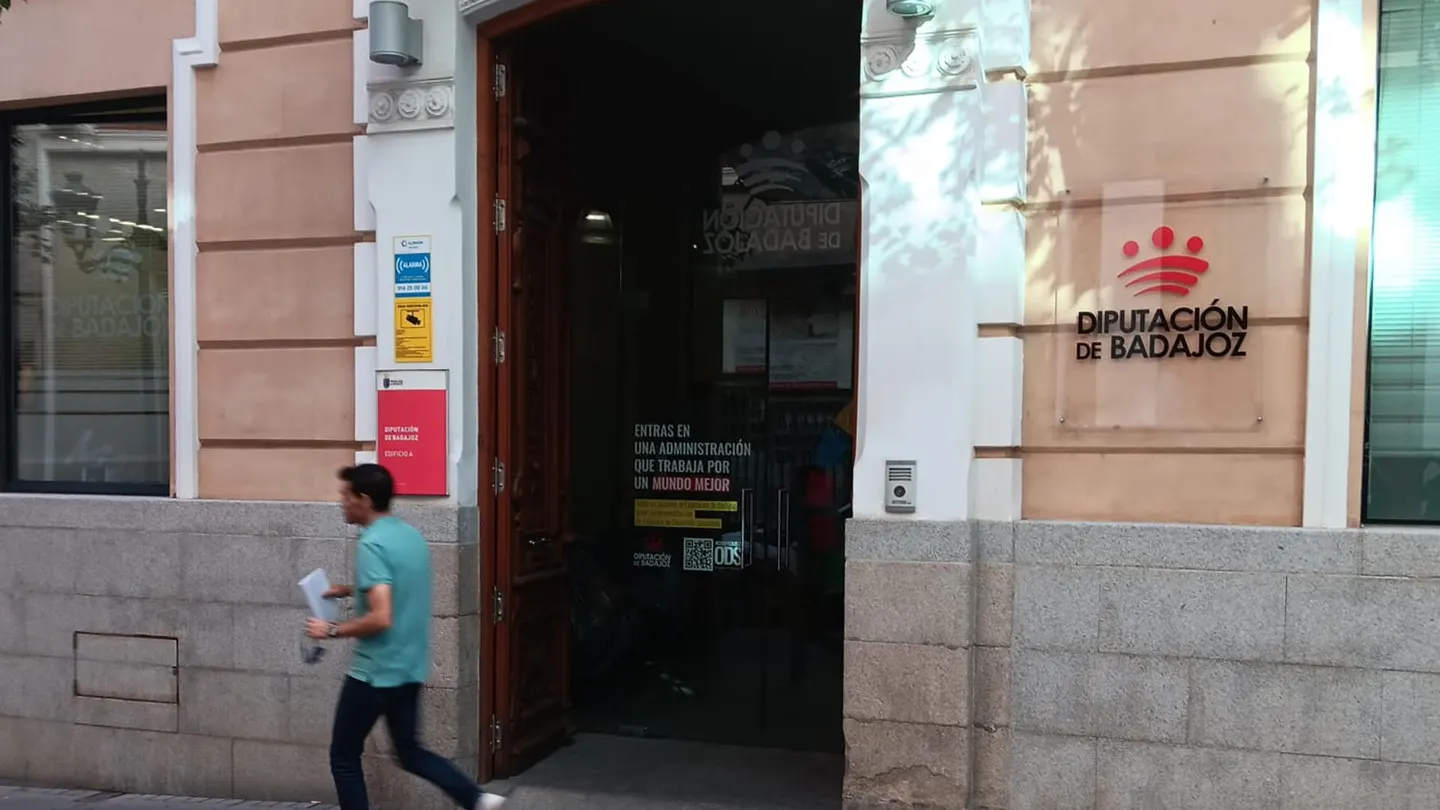 Fachada de la Diputación de Badajoz, en una imagen de archivo. Fachada de la Diputación de Badajoz, en una imagen de archivo.