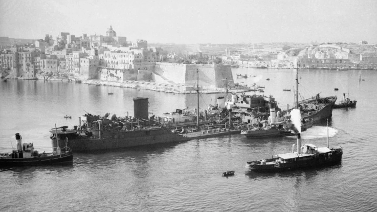 Uno de los barcos de la expedición a su llegada a Malta Uno de los barcos de la expedición a su llegada a Malta