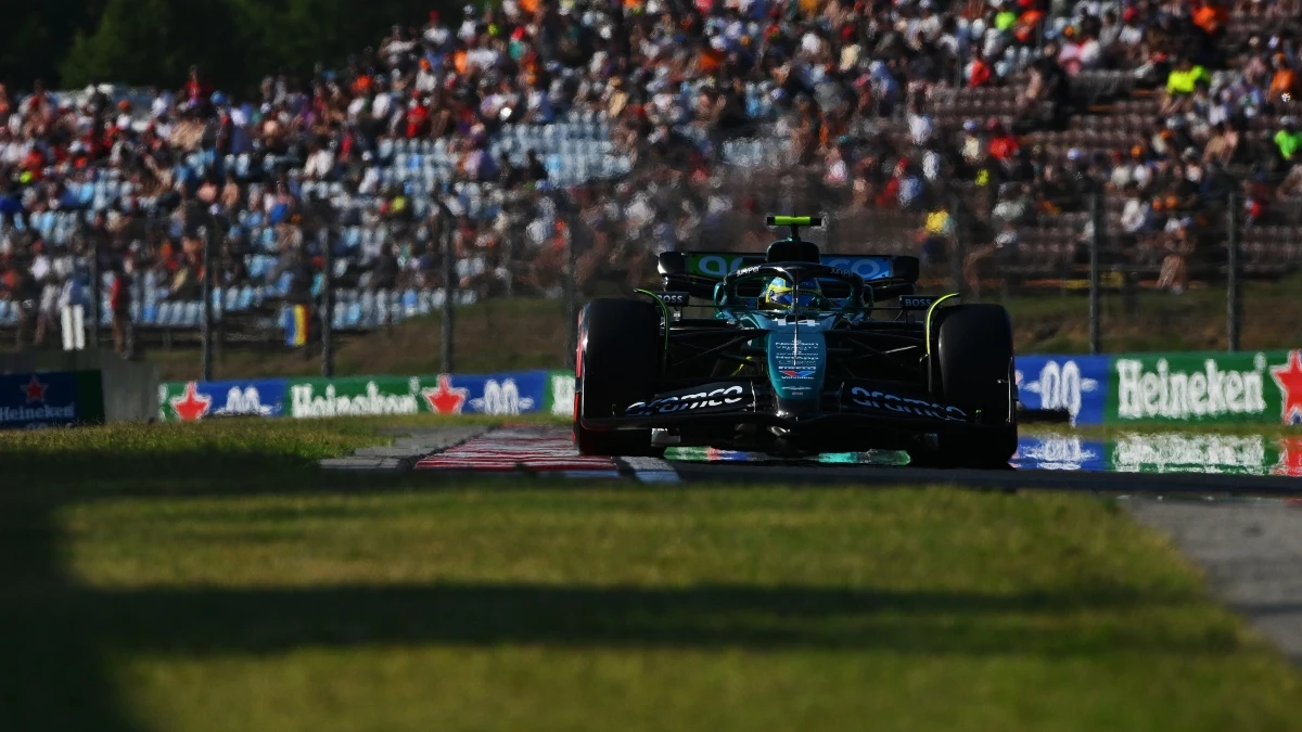 Fernando Alonso, con el Aston Martin