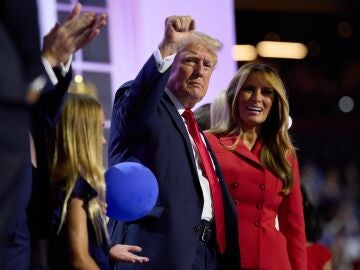 Trump acepta su nominación con un mensaje de unidad y un emotivo relato de su ataque