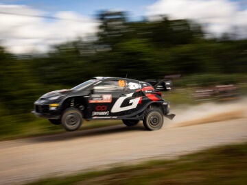 Kalle Rovanperä líder con Martins Sesks llamando a las puertas del WRC