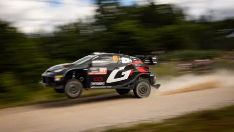 Kalle Rovanperä líder con Martins Sesks llamando a las puertas del WRC Kalle Rovanperä líder con Martins Sesks llamando a las puertas del WRC