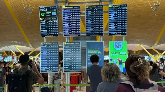 Personas en el aeropuerto Personas en el aeropuerto
