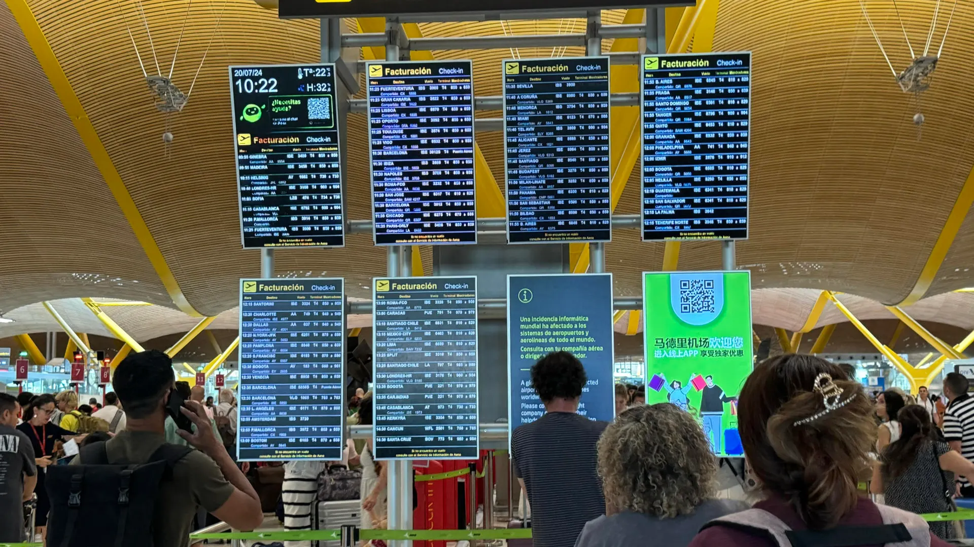 Personas en el aeropuerto