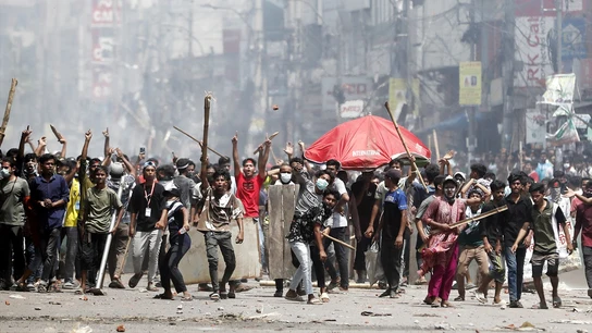 Estudiantes de Bangladés participan en la protesta Estudiantes de Bangladés participan en la protesta