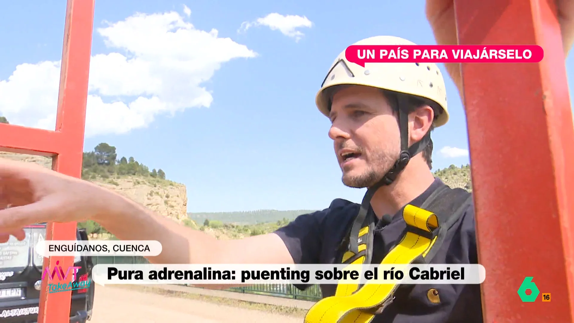 Luis Calero se adentra en la aventura del barranquismo y el puenting en las Chorreras del río Cabriel